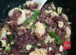 Illustration of how to make shrimp and purple rice porridge 8