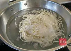Illustration of how to make cold noodles with mushroom sauce 1