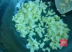 Illustration of how to make braised cabbage rice 5
