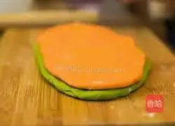 Illustration of how to make colorful flower rolls 2