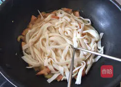 Illustration of how to make tomato egg soup and rice noodles 3