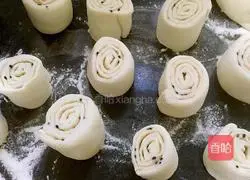 Sesame Roll Recipe Illustration 4