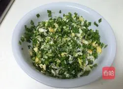 Illustration of how to make leek box 6