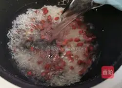 Illustration of how to make peanut rice porridge 6