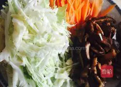 Illustration of how to make fried rice noodles with eggs 2