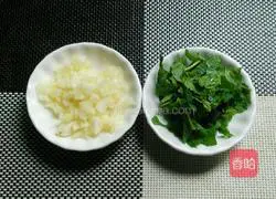 Illustration of how to make diced pork and mint cold noodles 2