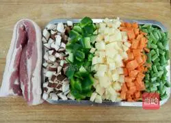 Illustration of how to make clay pot rice with seasonal vegetables and pork belly 2