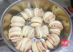 Illustration of how to make bean paste rolls 24