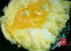 Illustration of how to make fried rice noodles with eggs 6