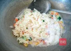 Illustration of how to make Italian screw noodles 8