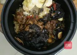 Chicken legs and fungus in claypot Illustration of how to make rice 3