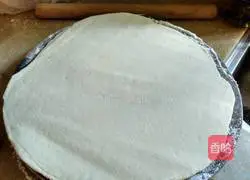 Illustration of how to make carrot and grilled sausage rolls 10