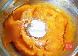 Illustration of how to make red date pumpkin cake 5