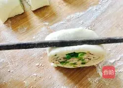 Illustration of how to make pepper-flavored flower rolls 14