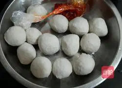 Illustration of how to make rice noodles across the bridge 4