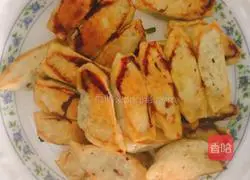 Illustration of how to make Chinese cabbage and pork pot stickers 11