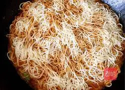 Illustration of how to make braised beans and noodles 9