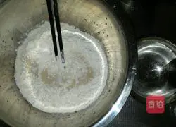 Illustration of how to make salt and pepper flower rolls 1