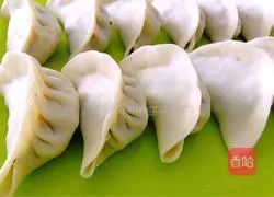 Illustration of how to make vegetarian pot stickers with mushrooms and vegetables 15