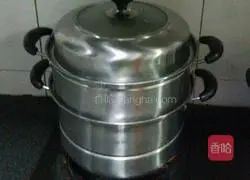 Illustration of how to make steamed buns with raisins and red dates 8