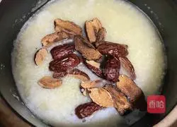 Illustration of how to make millet and red date porridge 9