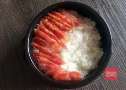 Illustration of how to make sausage clay pot rice 3