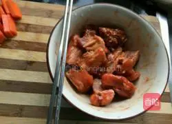 Illustration of how to make spareribs clay pot rice 1