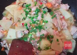 Illustration of how to make rice with diced potatoes and meat 6