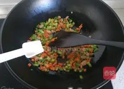 Illustration of how to make shrimp and cheese baked rice 11