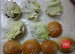 Illustration of how to make burgers 9