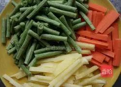 Illustration of how to make braised beans and noodles 1