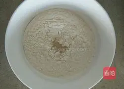 Illustration of how to make pumpkin hair cake 5