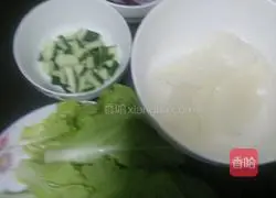 Illustration of how to make bacon claypot rice 1 