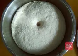 Illustration of how to make homemade onion rolls 3