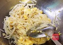 Illustration of how to make fried rice noodles 3