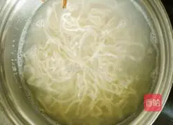 Illustration of how to make sesame sauce colorful cold noodles 2