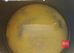 Illustration of how to make ginger, sea cucumber and millet porridge 5