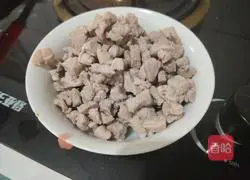 Illustration of how to make preserved egg and lean meat porridge 4