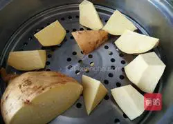 Illustration of how to make sweet potato rolls 1