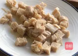 Illustration of how to make cabbage, frozen tofu and preserved egg porridge 6