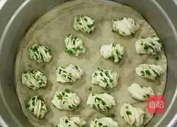 Illustration of how to make scallion rolls 12