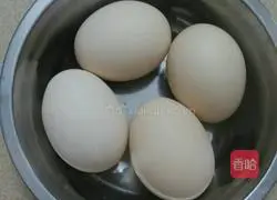 Illustration of how to make egg dumpling and rice noodle soup 1