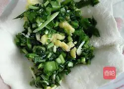 Illustration of how to make leek, egg and shrimp skin stuffing boxes 8