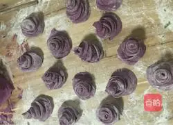 Purple potato rose roll recipe illustration 1