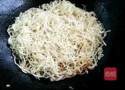 Illustration of how to make braised noodles 21