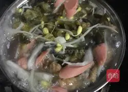 Illustration of how to make pickled cabbage rice noodles 5