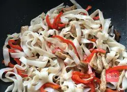Illustration of how to make stir-fried rice noodles with mushrooms and lean meat 7