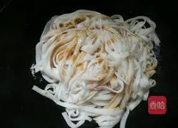 Illustration of how to make stir-fried rice noodles with eggs and silver sprouts 5