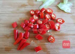 Illustration of how to display the fruit and peacock in full bloom during the Lantern Festival on the 15th day of the first lunar month 10