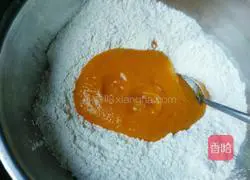 Illustration of how to make pumpkin hair cake 5